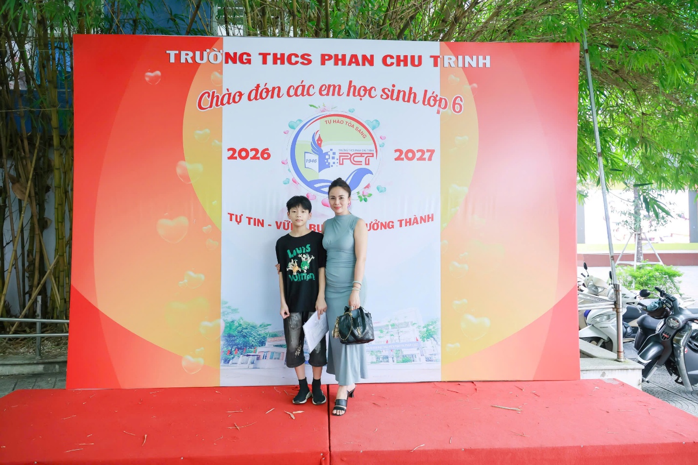 A person and person standing in front of a sign
AI-generated content may be incorrect.