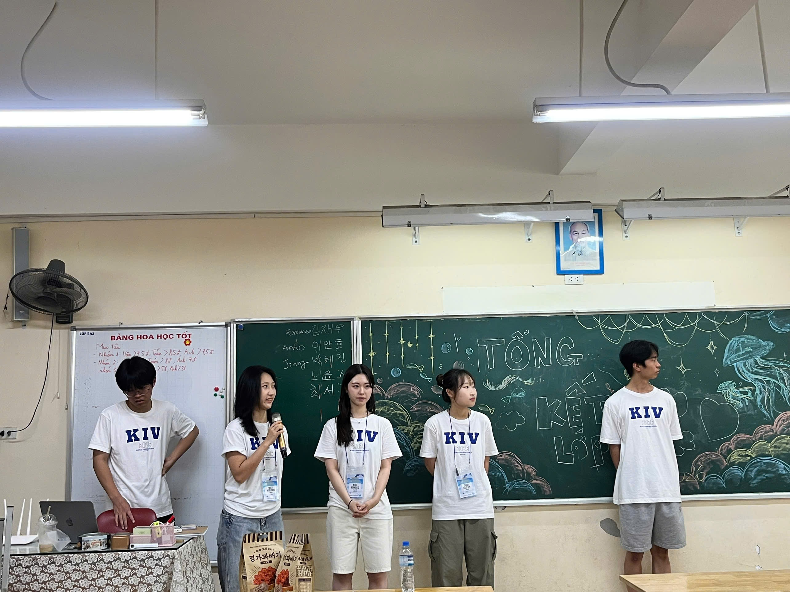 A group of people standing in a classroomAI-generated content may be incorrect.