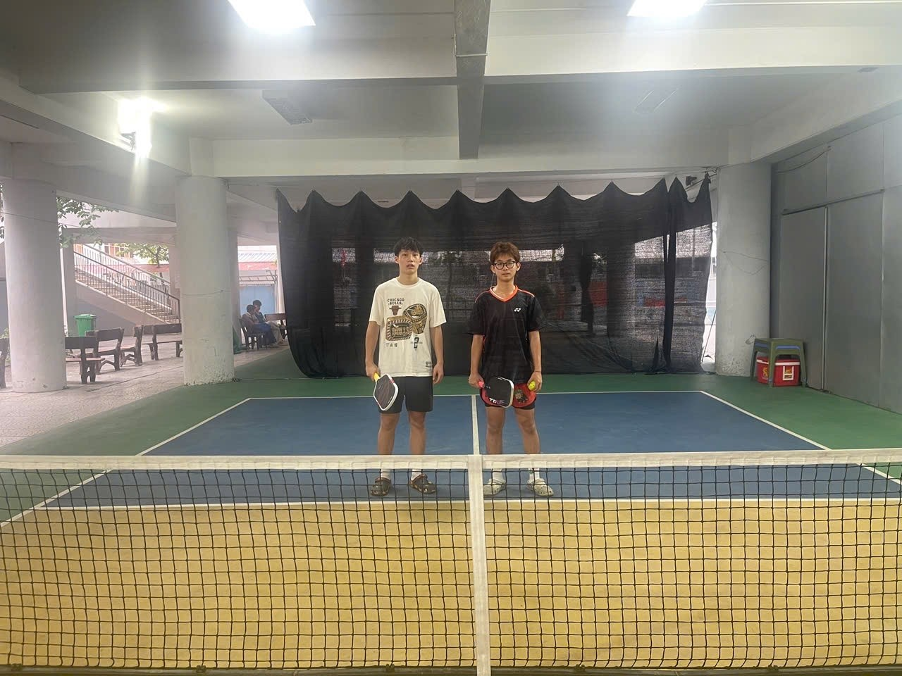 Two people standing in a tennis court

AI-generated content may be incorrect.