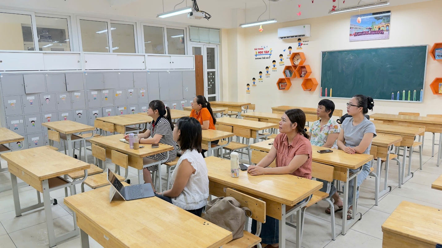 A group of people sitting at desks in a classroom
AI-generated content may be incorrect.