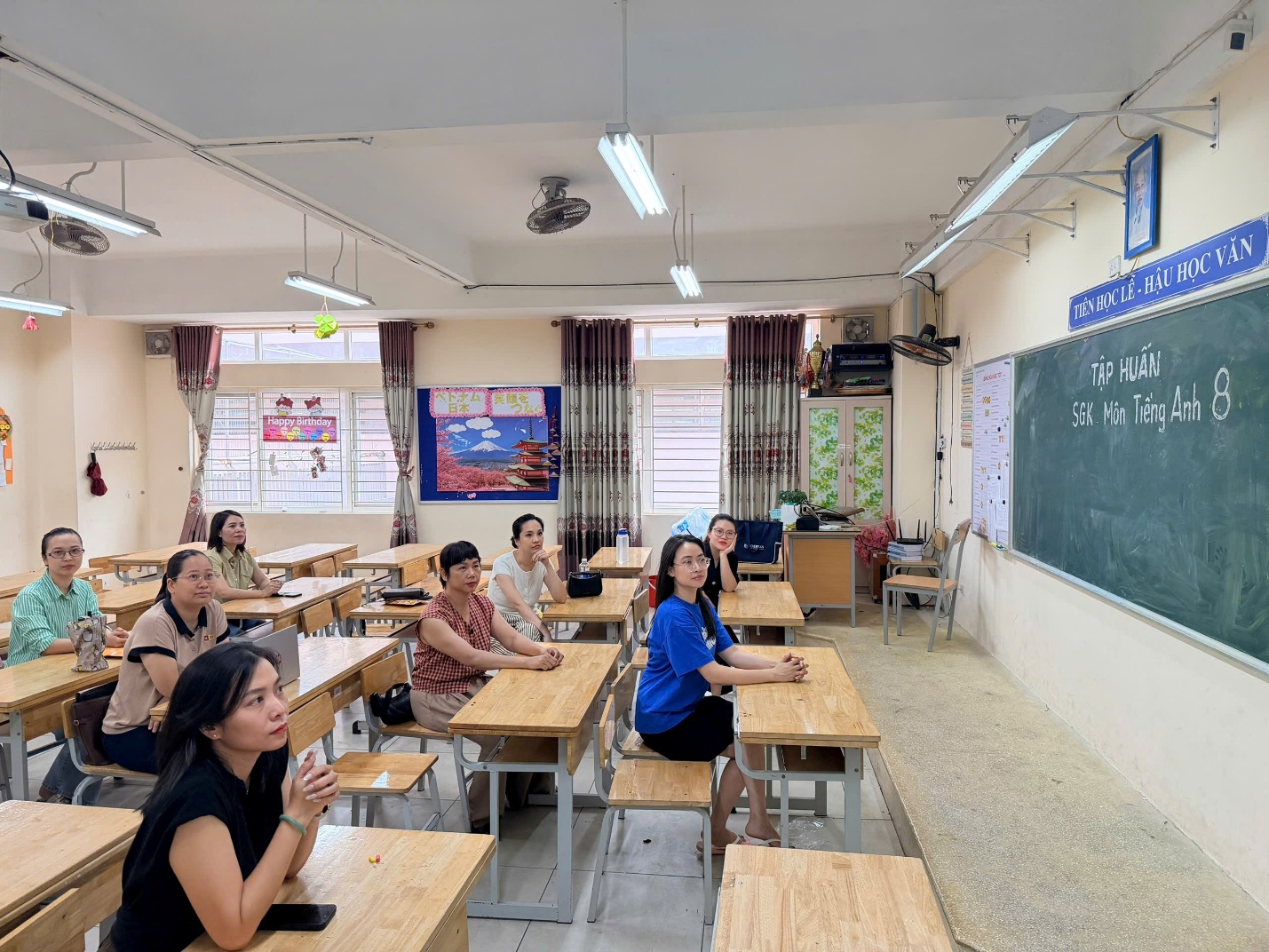 A group of people sitting at desks in a classroomAI-generated content may be incorrect.