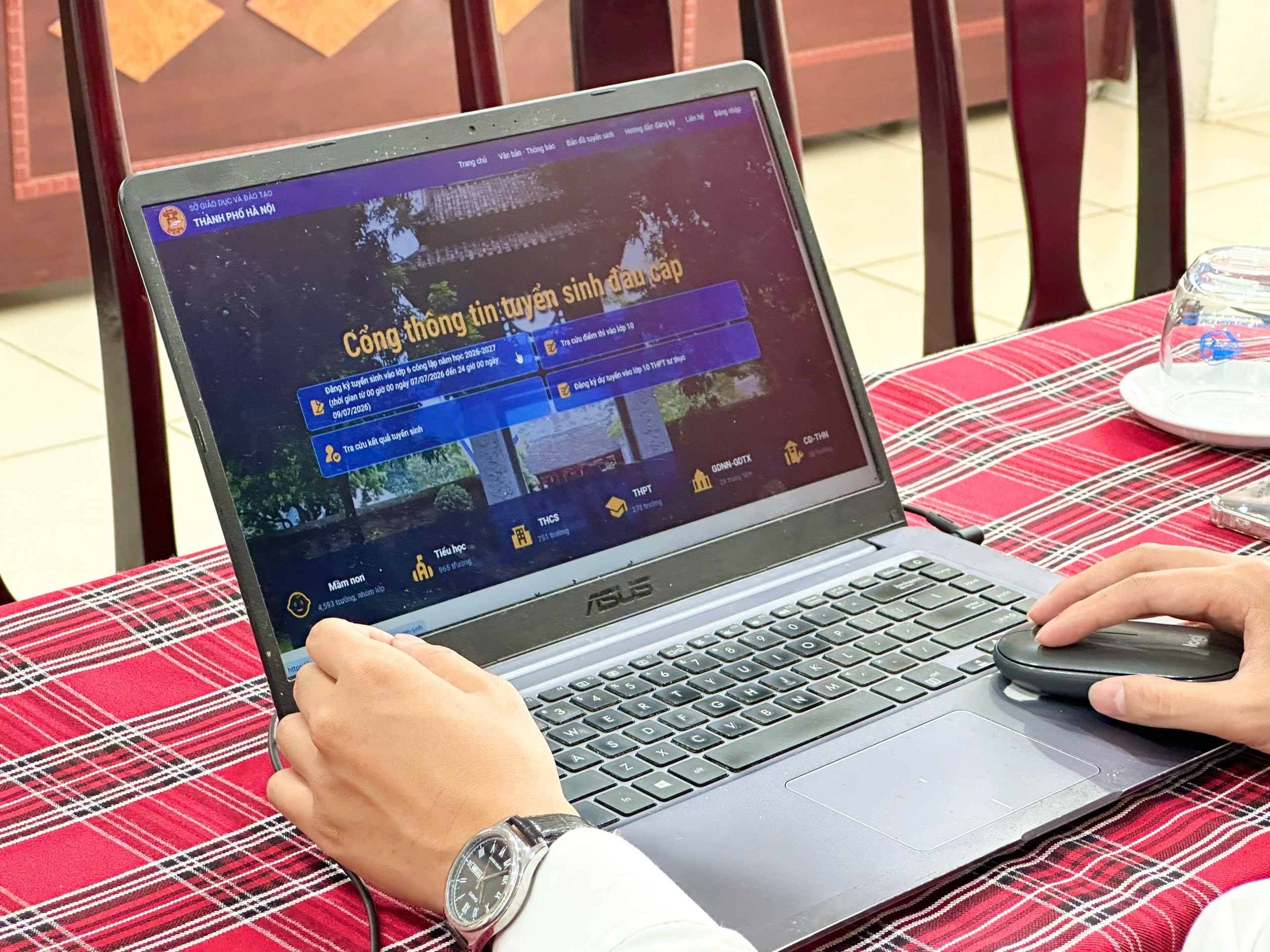 A person using a computerAI-generated content may be incorrect.